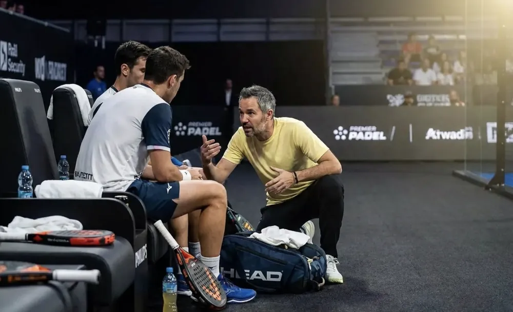 Cours de padel à Lille - terrain couvert académie Elite Padel Nord